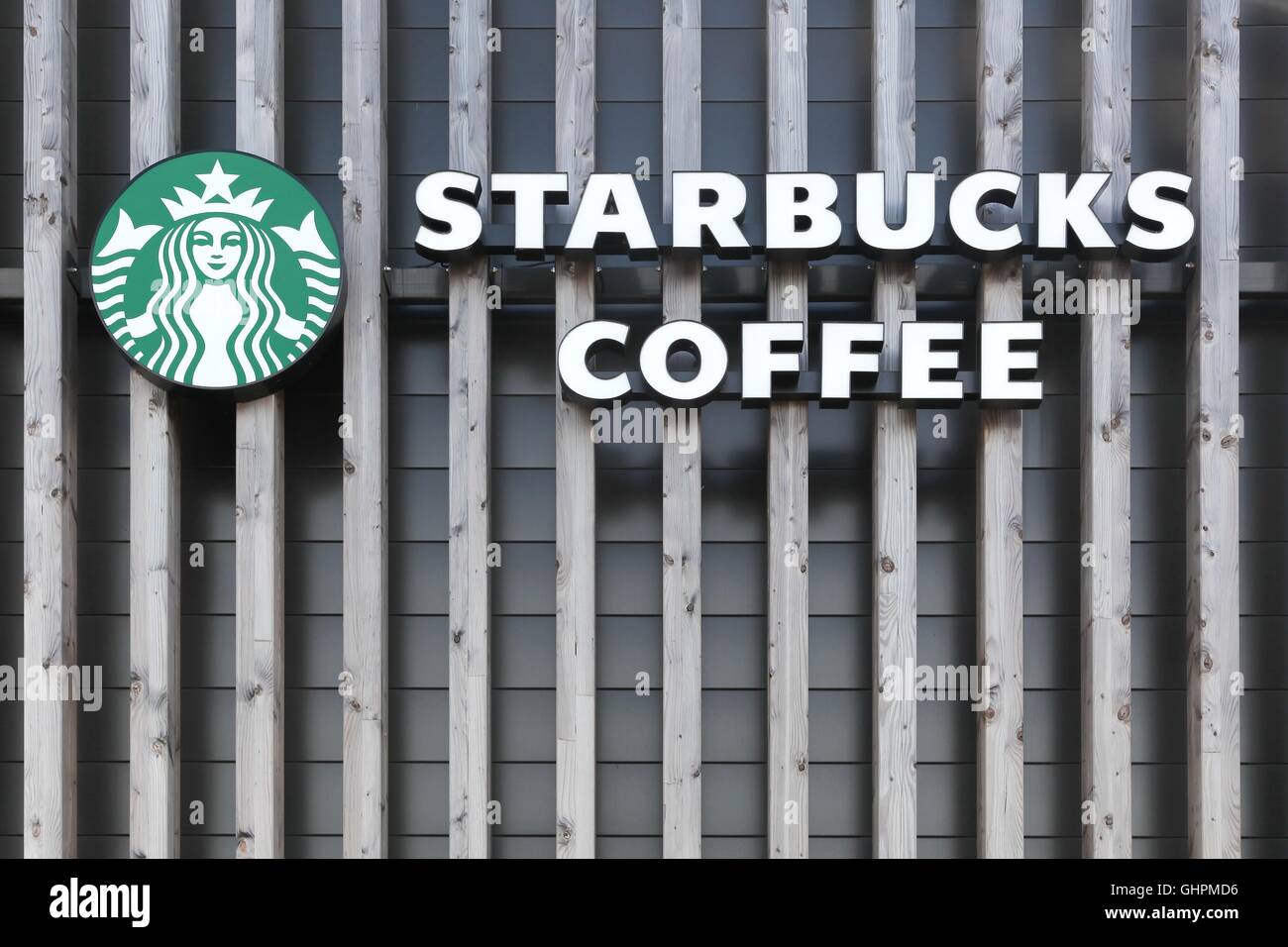 Starbucks logo su una parete Foto Stock