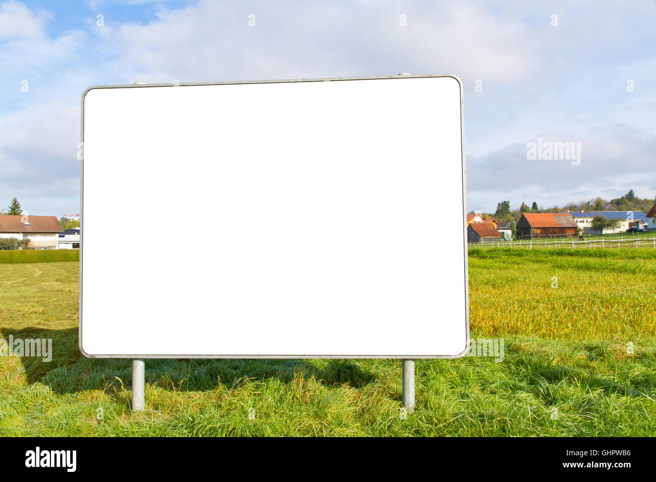 Tabellone vuoto su una proprietà rurale Foto Stock