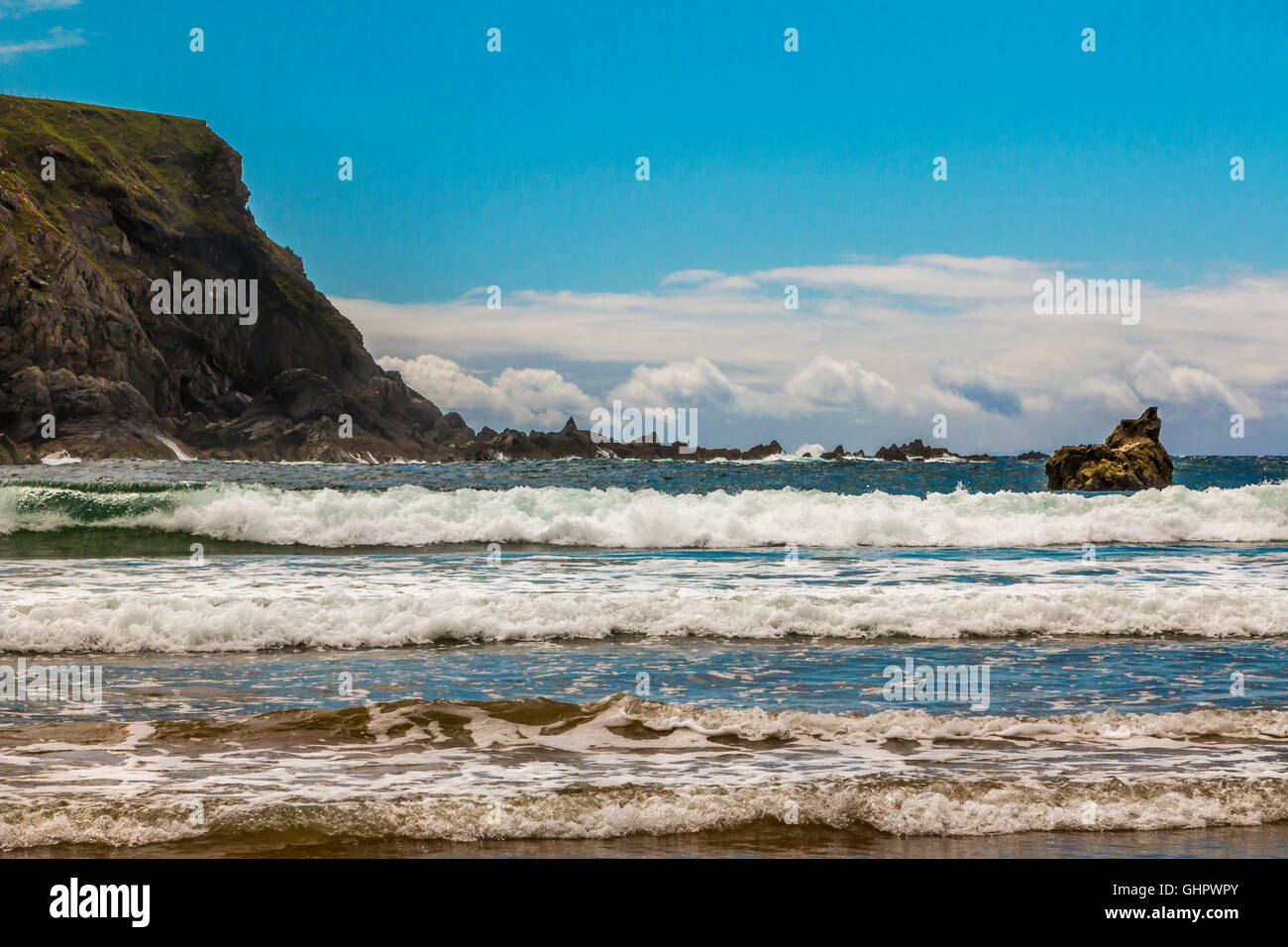 Trabane onde sulla spiaggia Donegal Irlanda Foto Stock