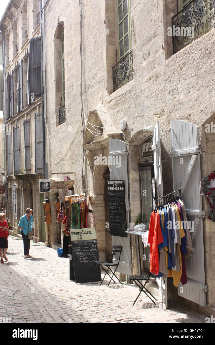 Scena di strada in Pezenas, Languedoc, Francia Foto Stock