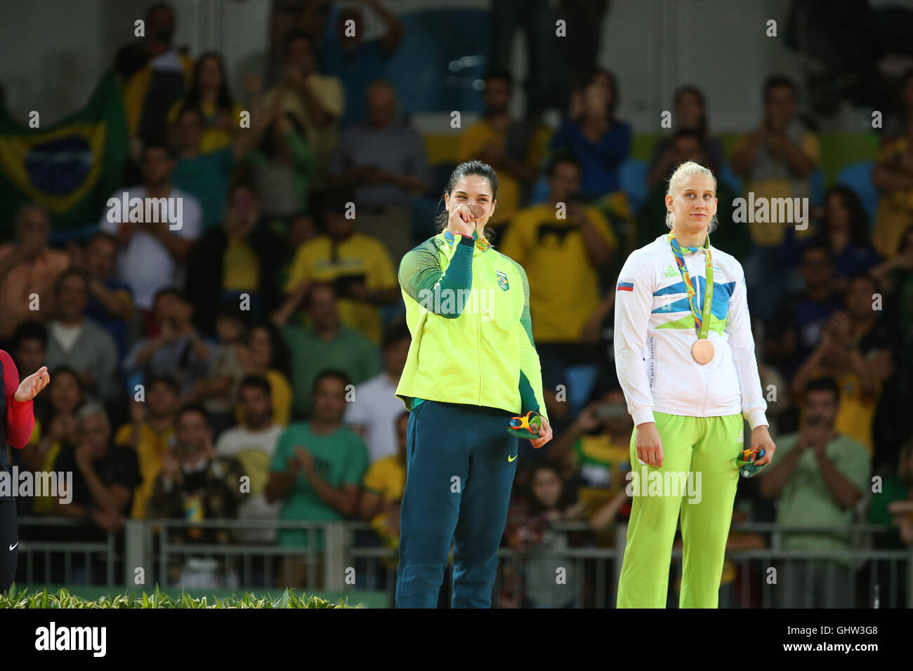 Rio De Janeiro, Rio de Janeiro, Brasile. 11 Ago, 2016. RJ - Olimpiadi/JUDO - Sport - American judoka Kayla Harrisonda categoria vince il peso pesante (78kg) Donna Judo Olimpiadi a Rio de Janeiro 2016 il Carioca 2 Arena in Brasile e ottenere la medaglia d'oro. Il francese Audrey Tcheuméo ha conquistato l'argento e il Brasiliano Mayra Aguiar e la slovena Anamari VelenÅ¡ek ha preso il bronzo (destro).Foto: Geraldo bubniak Credito: Geraldo Bubniak/ZUMA filo/Alamy Live News Foto Stock