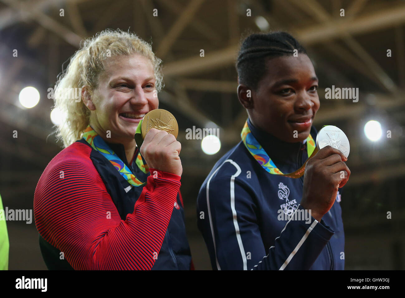 Rio De Janeiro, Rio de Janeiro, Brasile. 11 Ago, 2016. RJ - Olimpiadi/JUDO - Sport - American judoka Kayla Harrisonda categoria vince il peso pesante (78kg) Donna Judo Olimpiadi a Rio de Janeiro 2016 il Carioca 2 Arena in Brasile e ottenere la medaglia d'oro. Il francese Audrey Tcheuméo (a destra) ha conquistato l'argento e il Brasiliano Mayra Aguiar e la slovena Anamari VelenÅ¡ek ha preso il bronzo.Foto: Geraldo bubniak Credito: Geraldo Bubniak/ZUMA filo/Alamy Live News Foto Stock