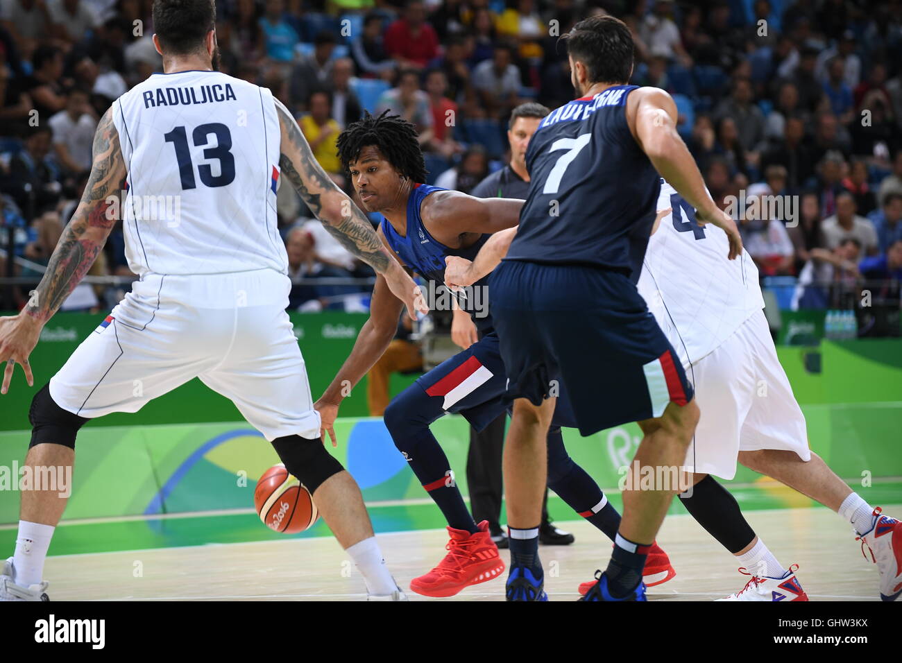 Rio de Janeiro, Brasile. 10 Ago, 2016. 2016 Olimpiadi estive di pallacanestro del Mens di stadi di gruppo. La Francia contro la Serbia. Gelabale (Francia) Credito: Azione Sport Plus/Alamy Live News Foto Stock