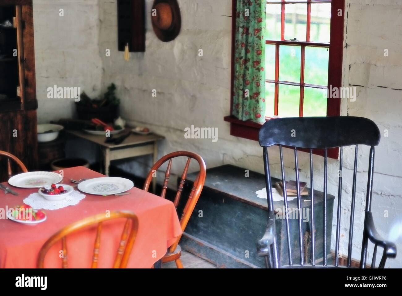 Il restaurato una camera interna del log house costruito da John a lungo nel 1851 per la sua famiglia. La Galena, Illinois, Stati Uniti d'America. Foto Stock