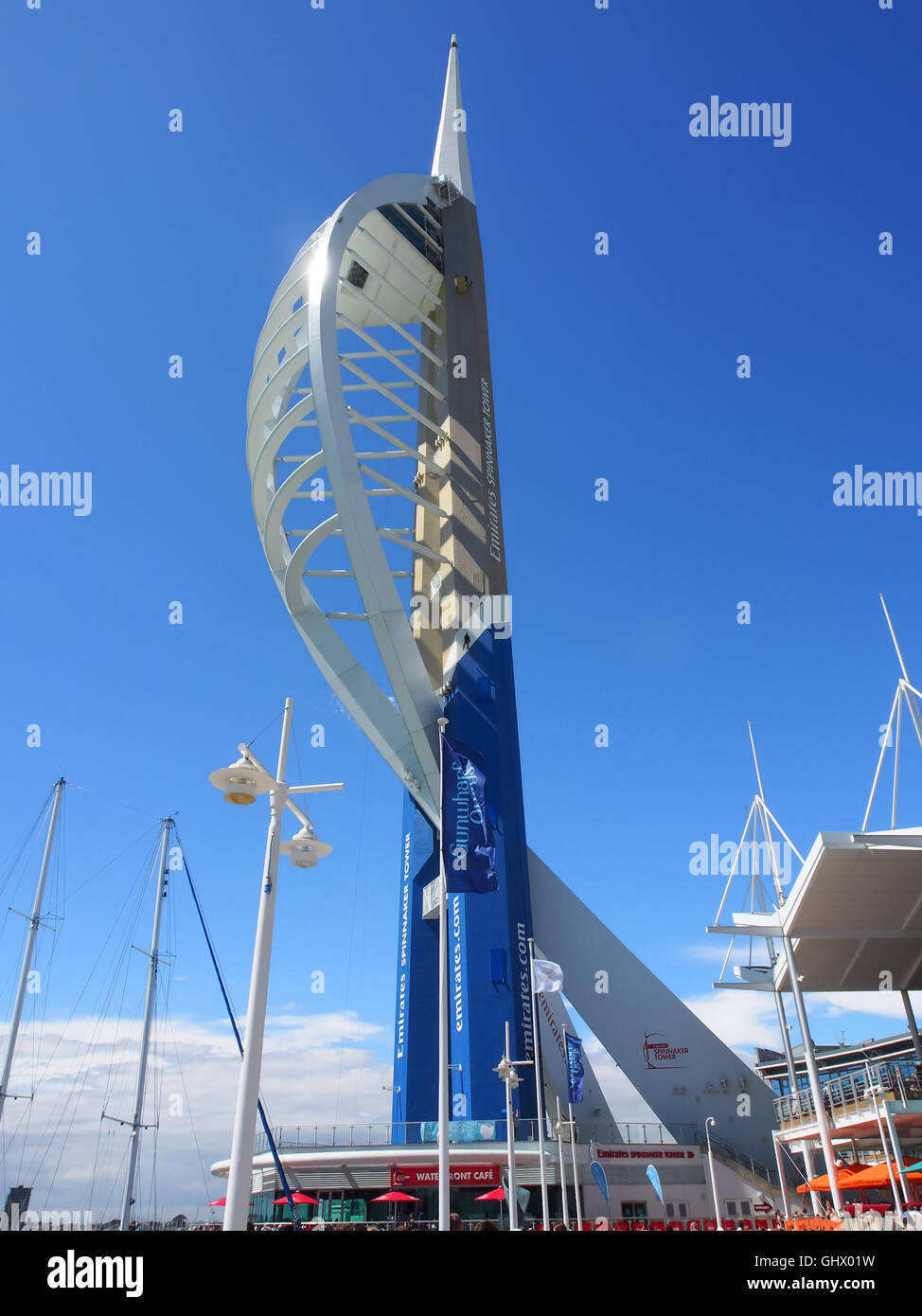 Emirati Spinnaker Tower in Gunwharf Quays, Portsmouth, Inghilterra Foto Stock