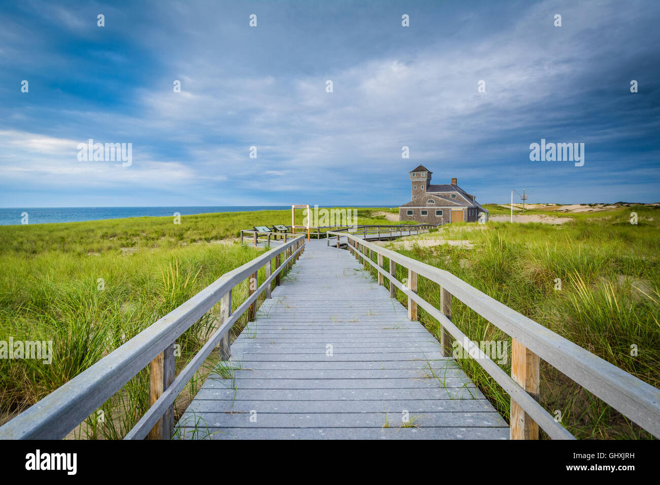 Il lungomare e il Porto Vecchio U.S. Per salvare la vita stazione, al punto di gara, in provincia terre a Cape Cod National Seashore, Massa Foto Stock