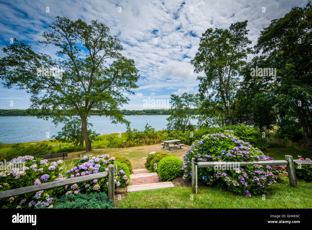 Giardini e città Cove, in Orleans, Cape Cod, Massachusetts. Foto Stock