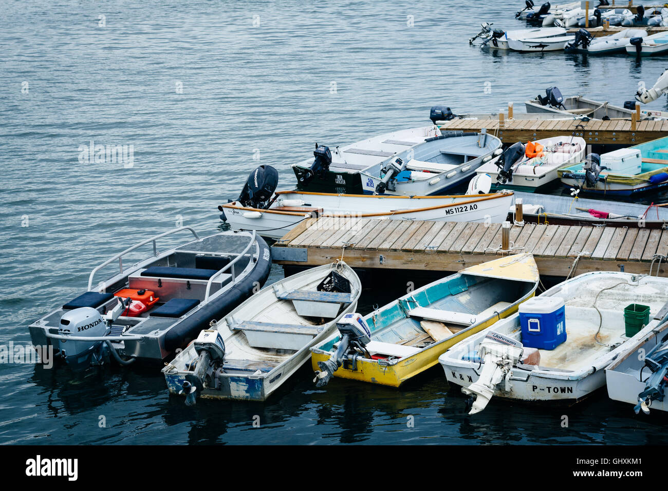 Piccole barche ormeggiate in a Provincetown, Cape Cod, Massachusetts. Foto Stock