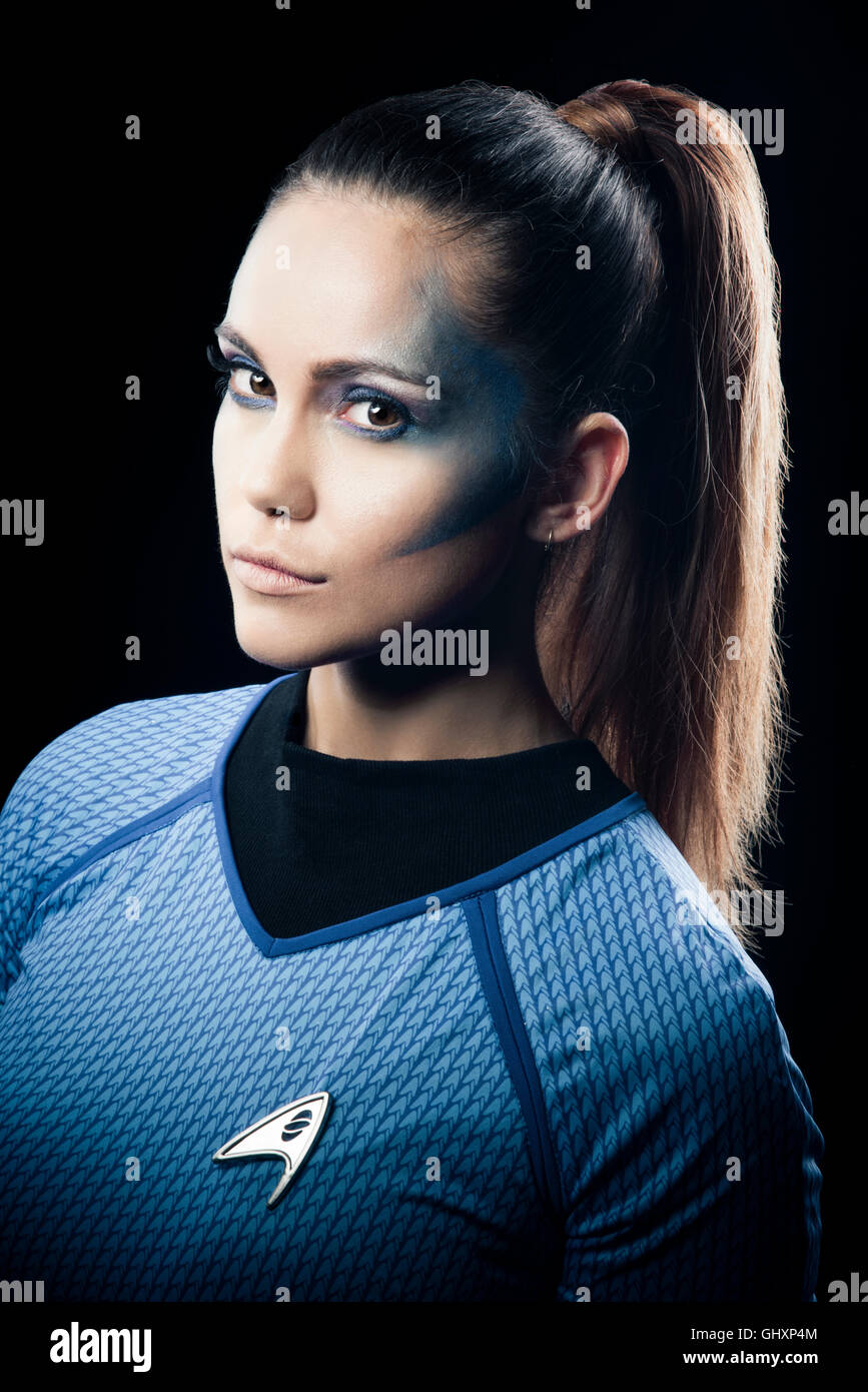 Star Trek, Trekkie o Trekker, indossando il costume e specchio Foto stock -  Alamy