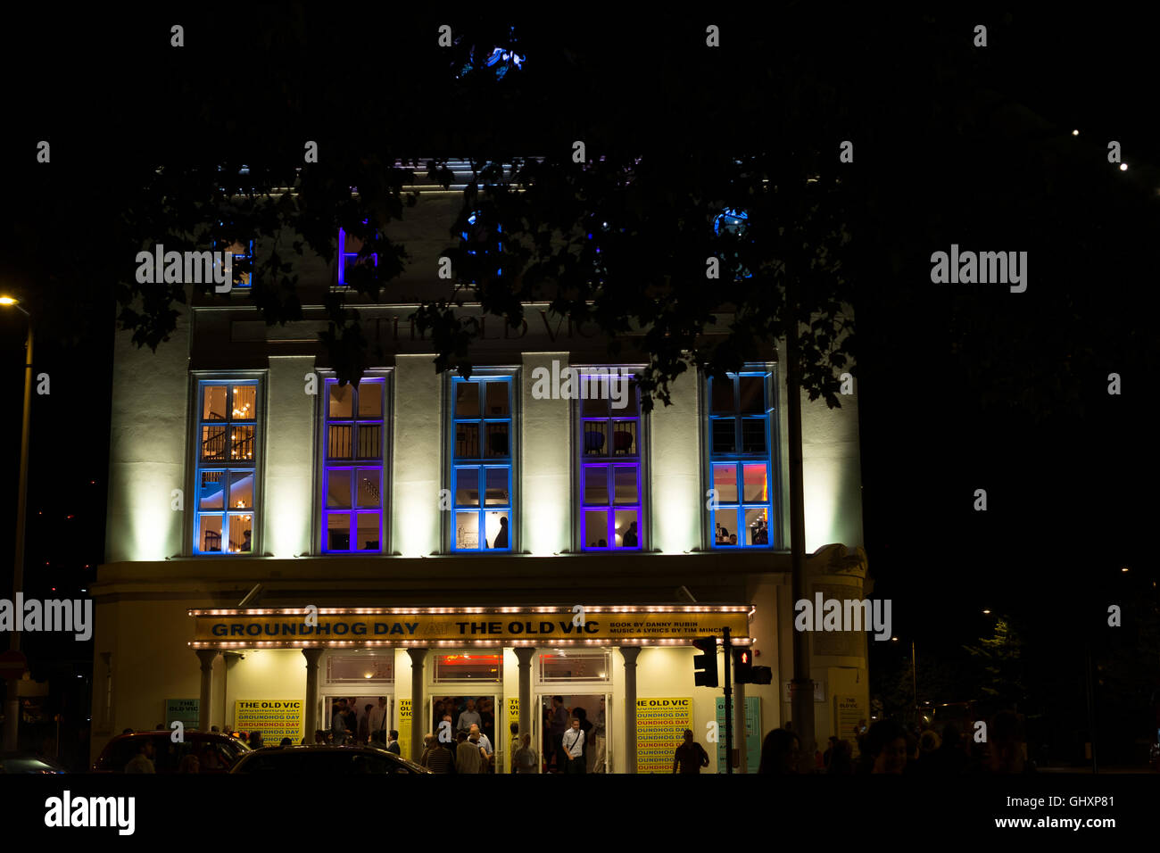 Una vista della Old Vic Theatre a Waterloo, Londra di notte, mentre mostra la Tim Minchin e Danny Rubin musical, marmotta da Foto Stock