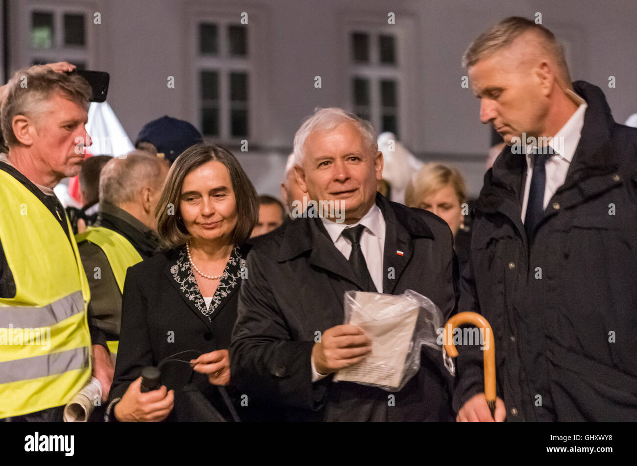Soddisfatto Sig. Jaroslaw Kaczynski PIS leader, appena dopo aver dato il discorso ai suoi seguaci, 'Miesiecznica', 10.08.2016, Varsavia, Polonia Foto Stock