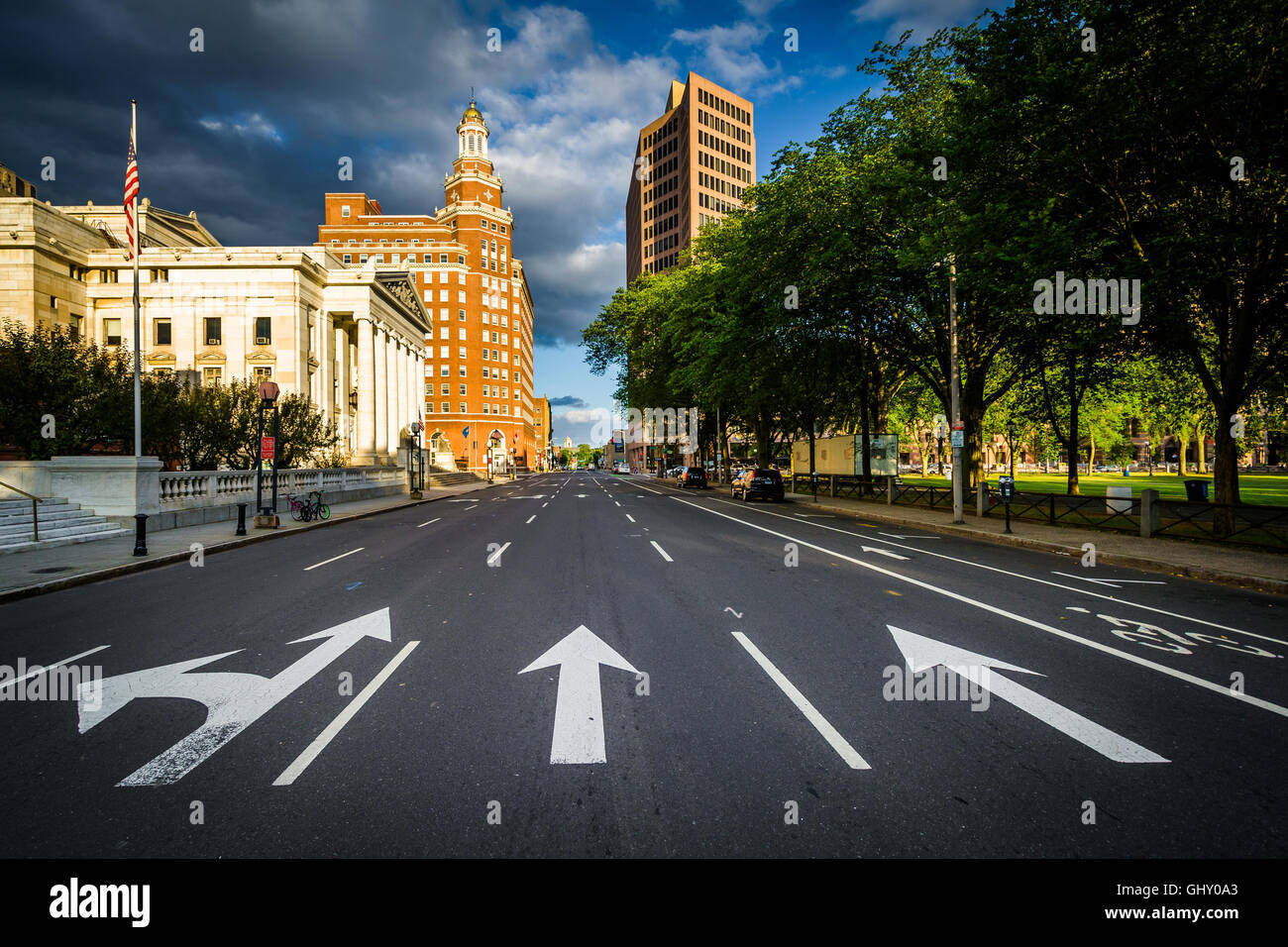 Elm Street, nel centro di New Haven, Connecticut. Foto Stock