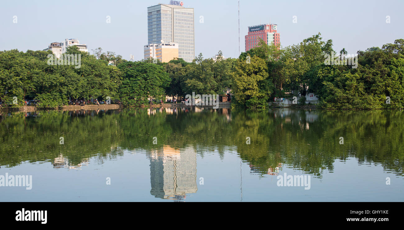 Il lago di Hoan Kiem, Hanoi Foto Stock