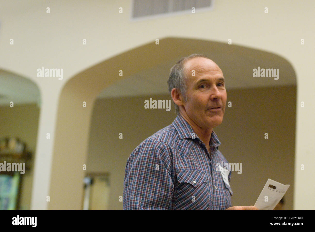 David Adamson durante una riunione di Goose Creek vicini a parlare di riqualificazione di Boulder Community Hospital. Foto Stock