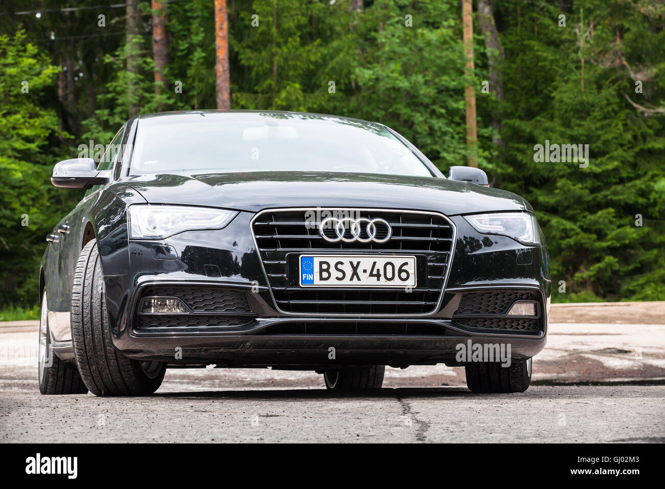 Kotka, in Finlandia - Luglio 16, 2016: Nero Facelift Audi A5 2.0 TDI 2012 anno modello Facelift auto, closeup vista frontale Foto Stock