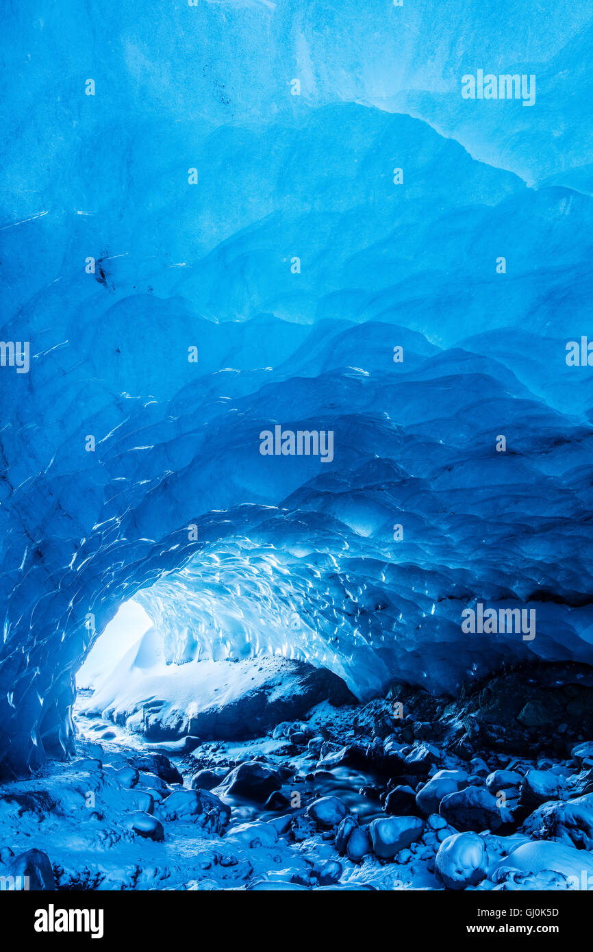 Una caverna di ghiaccio in Porsmorck, Islanda Foto Stock