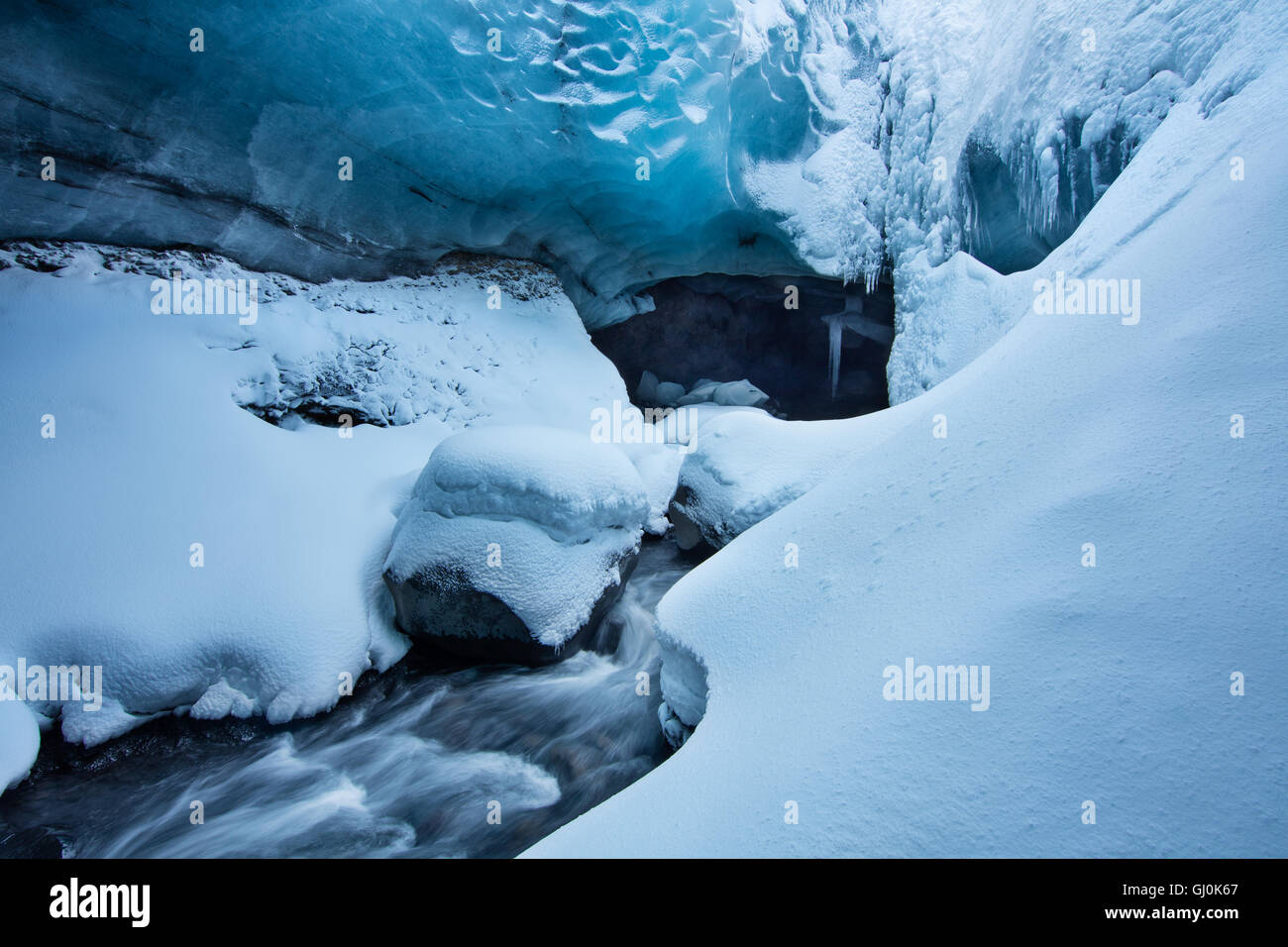 Una caverna di ghiaccio in Porsmorck, Islanda Foto Stock