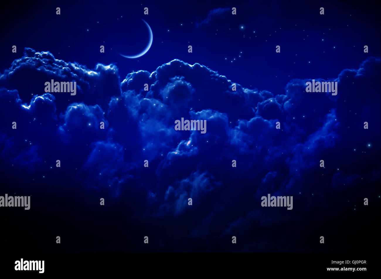 Cielo notturno con le stelle e le nuvole Foto Stock