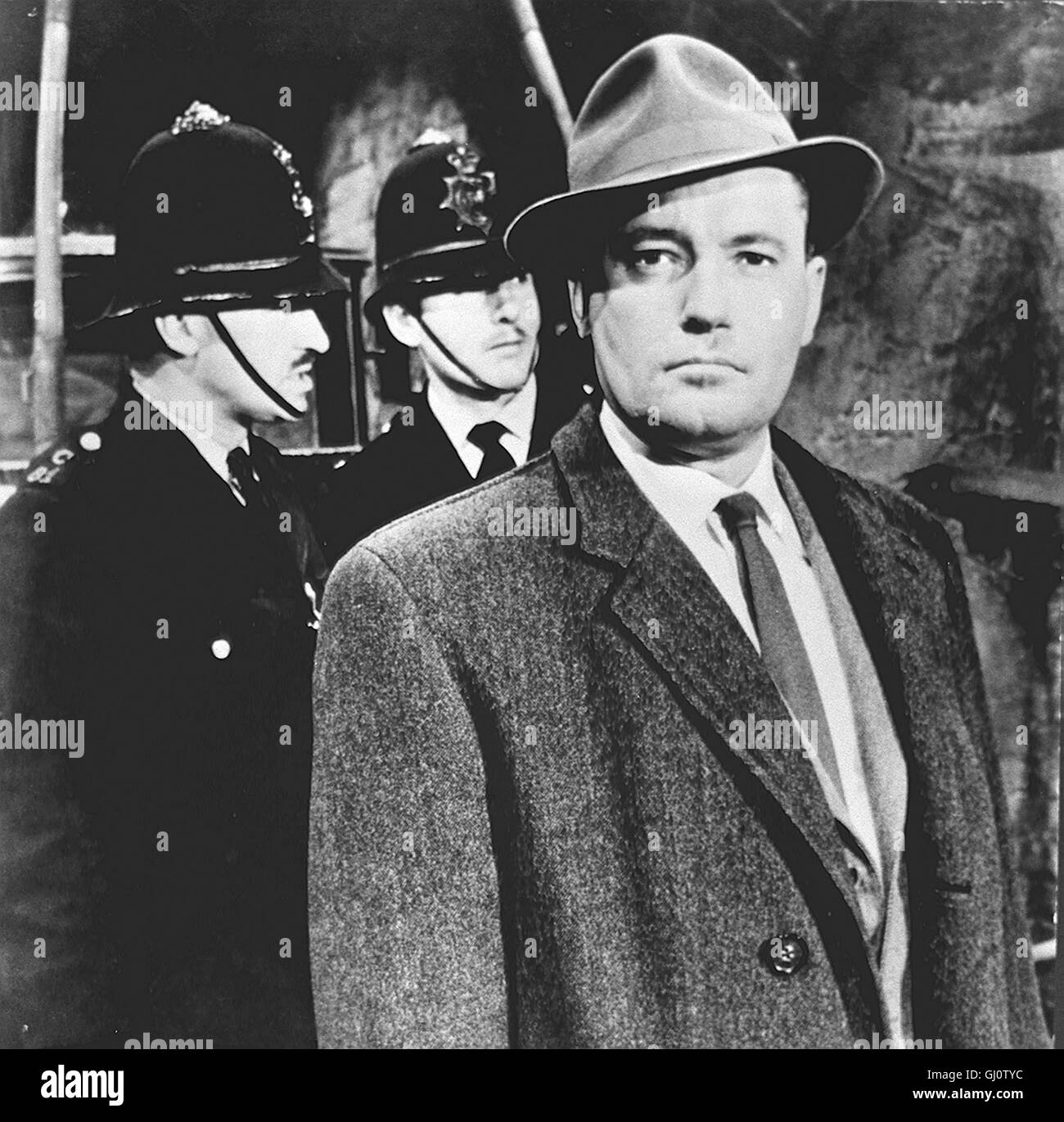 16 Uhr 50 AB PADDINGTON Die schrullige Miss Marple hat während einer Bahnfahrt den Mord un einer jungen Frau beobachtet. Als ihr die Polizei keinen Glauben schenkt, nimmt Sie die Sache selbst in die mano. Szene mit CHARLES TINGWELL (Inspektor Craddock) Regie: George Pollock aka. Omicidio ha detto Foto Stock