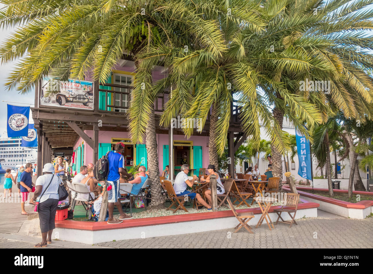 Un bar in Redcliffe Quay St Johns Antigua West Indies Foto Stock