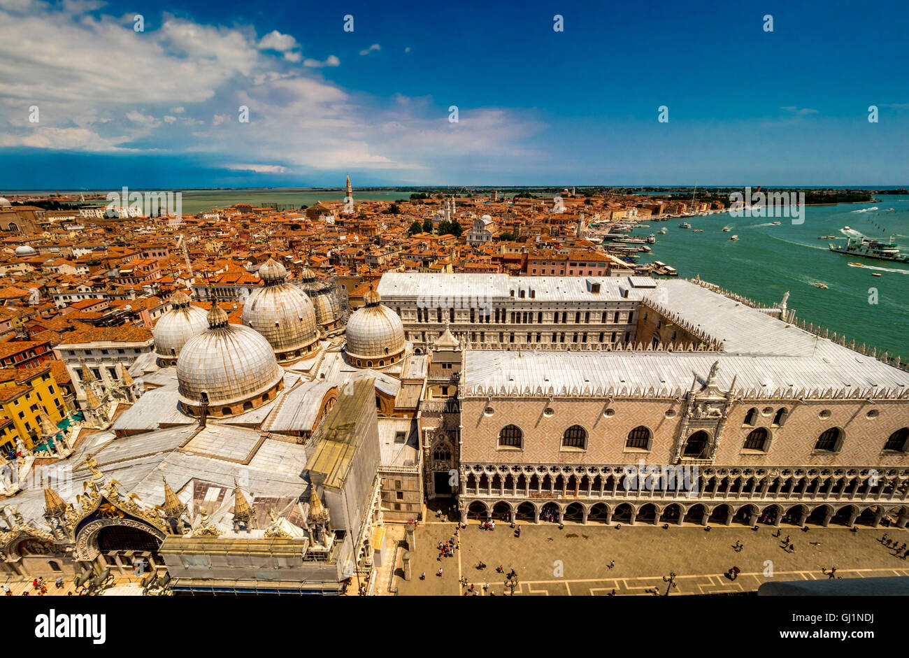 Vista aerea di la Basilica di San Marco, Piazza San Marco e il Palazzo