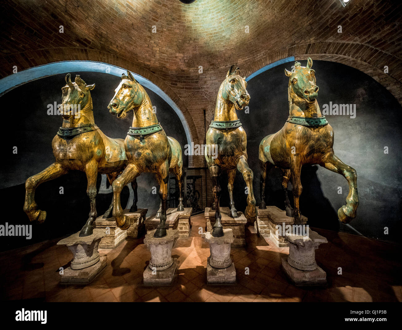 L'originale cavalli di bronzo statue, da scultore greco Lisippo. Visto nella basilica del museo. La Basilica di San Marco, Venezia, Italia Foto Stock