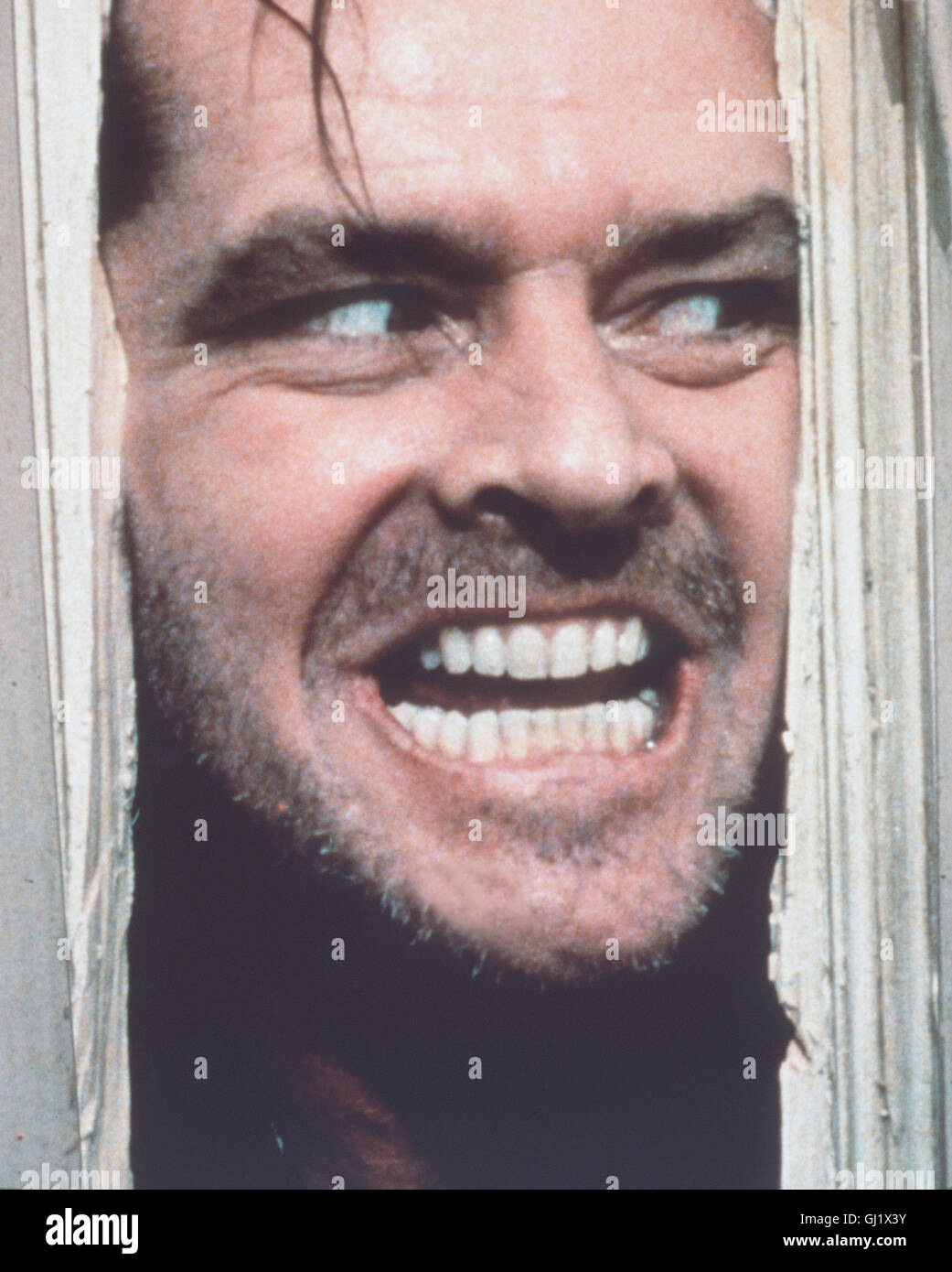 SHINING SHINING USA 1980 - Stanley Kubrick Der Schriftsteller erfolglose Jack Torrance (Jack Nicholson) übernimmt einen Job als Hausmeister im menschenleeren und eingeschneiten 'si affacciano sull'-Hotel. Auf dem haus scheint ein Fluch zu Lasten, der allmählich Jack in den Wahnsinn treibt. Er greift zur Axt und versucht, seine Frau Wendy und den sechsjährigen Sohn Danny zu ermorden. Regie: Stanley Kubrick aka. Il luminoso Nach einem Roman von Stephen King Foto Stock