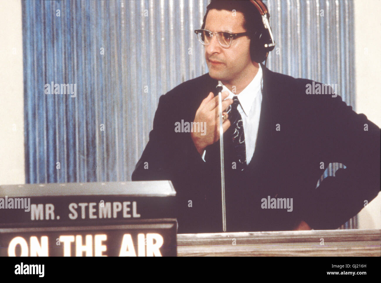 QUIZ SHOW- In der Quiz Show '21' gilt Herbie Stempel (John Turturro) als absoluter campione. Regie: Robert Redford aka. Quiz Show Foto Stock