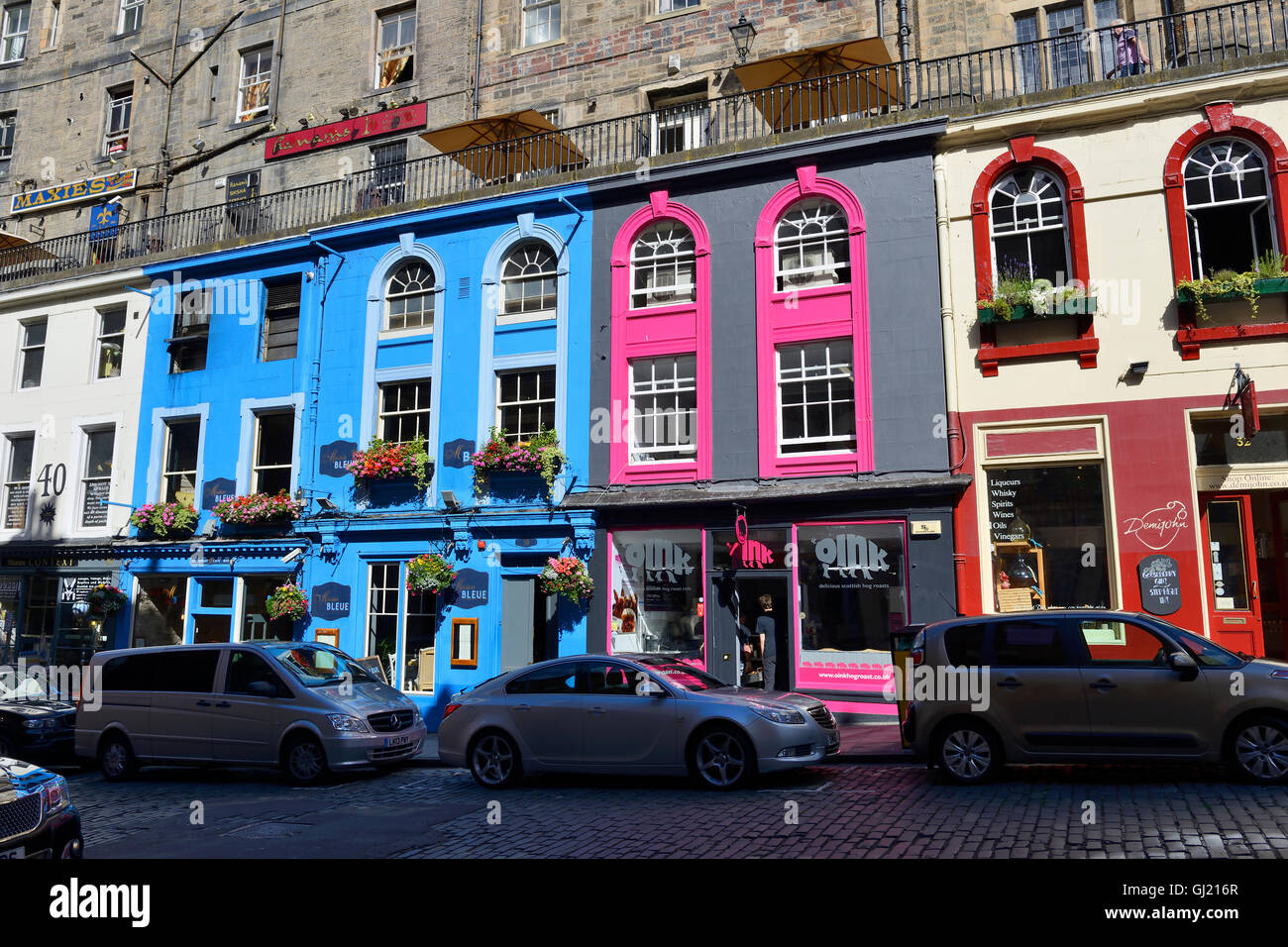 Negozio coloratissimo fronti su Victoria Street, Edimburgo, Scozia Foto Stock