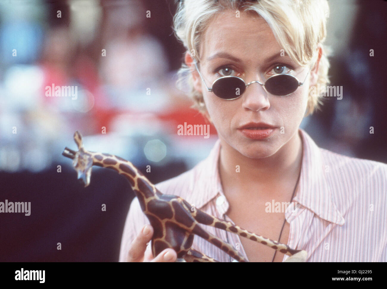 FRAUEN LÜGEN NICHT- Marie (JENNIFER NITSCH) hat sich in den charmanten Chirurgen Xaver verliebt. È stata Marie jedoch nicht weiß: aus Angst vor schnellen Bindungen, überreicht er ihr die Visitenkarte eines anderen. Così bleibt es nicht aus, dass Maries Liebesbriefe einen völlig Fremden erreichen. Regie: Michael Juncker Foto Stock