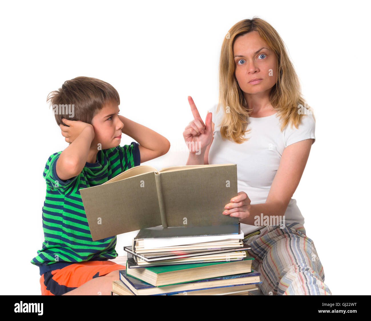 Sorpreso madre cercando di insegnare a suo figlio mentre egli deve affrontare Foto Stock