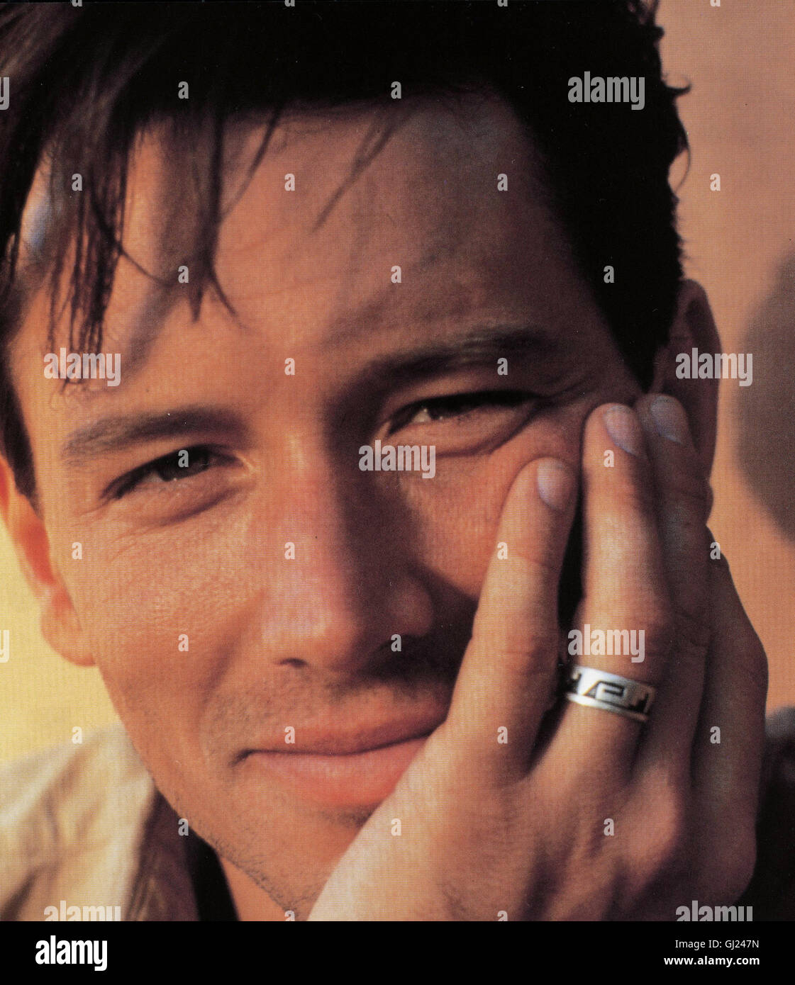 In ritardo per la cena - EINE ZEITLOSE LIEBE- 1962: Aufgrund widriger Umstände geraten Willie marito (BRIAN WIMMER) und sein Stiefbruder, der ingenuo und nierenkranke Frank Lovegren, in die Hände eines scheinbar selbstlosen Doktors, der sie als Versuchskaninchen für ein esperimento benutzt und einfriert. 29 Jahre später werden die beiden durch einen glücklichen Zufall wieder aufgetaut. Eine neue, assurde Welt erwartet sei. Regie: W. D. Richter aka. In ritardo per la cena Foto Stock