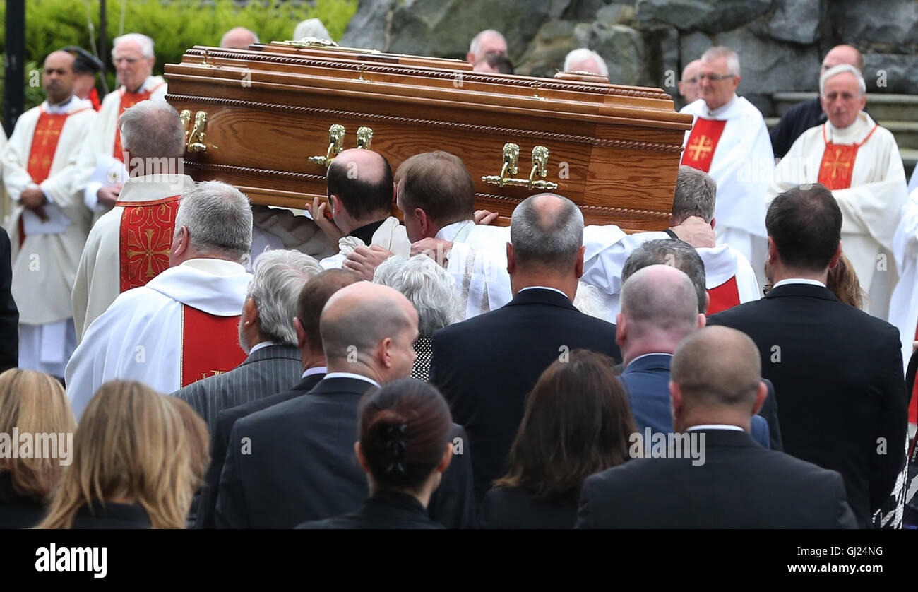 I funerali del dottor Edward Daly avviene a San Eugenio's Cathedral di Londonderry. Foto Stock