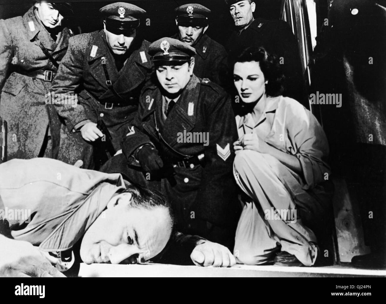 HERR SATANA PERSÖNLICH- Sig. Arkadin hat eine mysteriöse Vergangenheit, un die er sich angeblich nicht mehr erinnern kann. In Wahrheit weiß er, dass es noch Zeugen gibt, die seinen Ruf und sein Vermögen bedrohen. Szene: Wieder hat il sig. Arkadin einen früheren Komplizen ermorden lassen. Diesmal hat es Bracco (GReGOIRE ASLAN) erwischt. Mit PATRICIA MEDINA als Tochter Arkadins Raina. Regie: Orson Welles aka. Il sig. Arkadin / rapporto riservato Foto Stock HERR SATANA PERSÖNLICH- Sig. Arkadin hat eine mysteriöse Vergangenheit, un die er sich angeblich nicht mehr erinnern kann. In Wahrheit weiß er, dass es noch Zeugen gibt, die seinen Ruf und sein Vermögen bedrohen. Szene: Wieder hat il sig. Arkadin einen früheren Komplizen ermorden lassen. Diesmal hat es Bracco (GReGOIRE ASLAN) erwischt. Mit PATRICIA MEDINA als Tochter Arkadins Raina. Regie: Orson Welles aka. Il sig. Arkadin / rapporto riservato Foto Stock