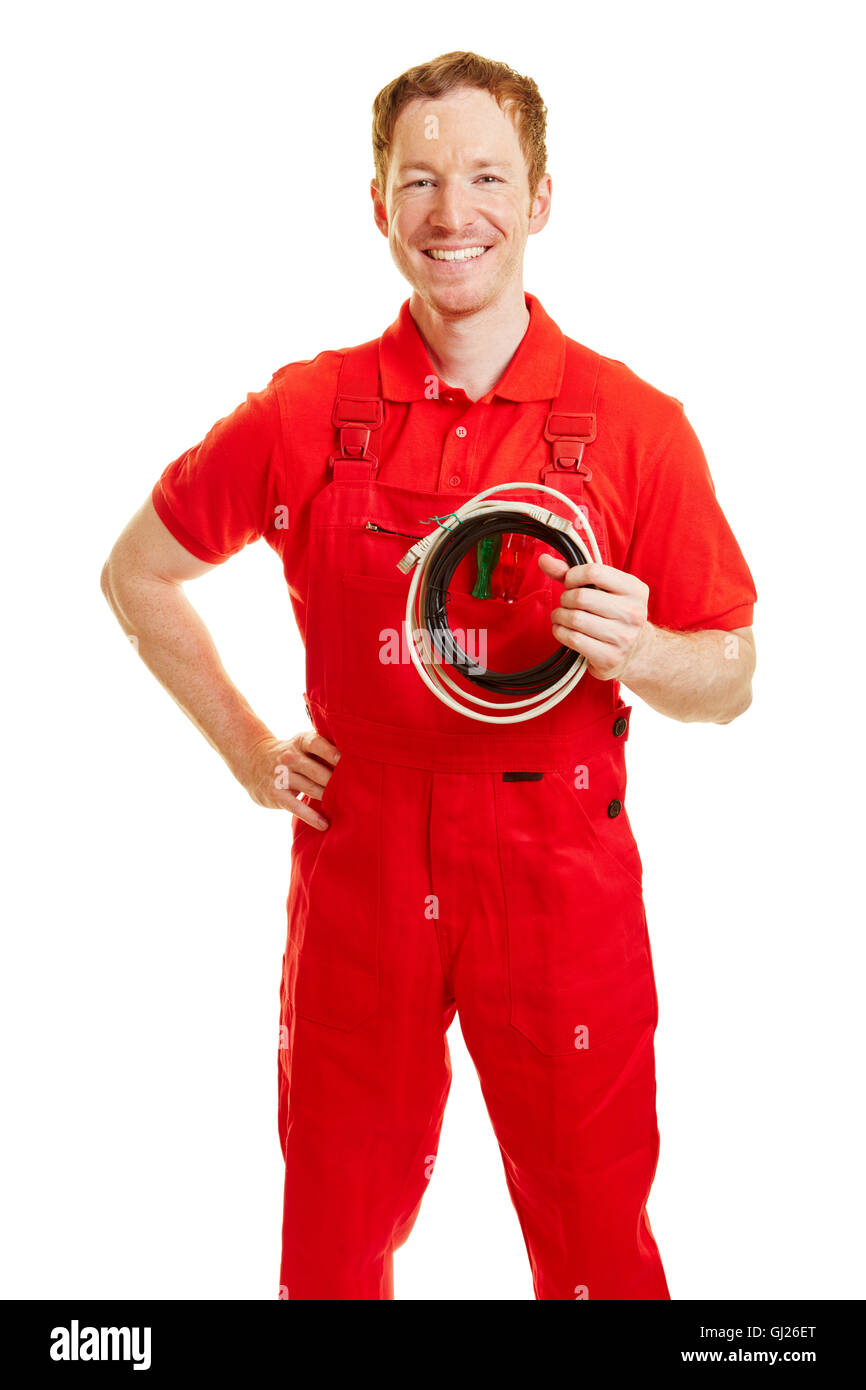 Elettricista con cavi sulla sua mano in piedi su sfondo bianco Foto Stock
