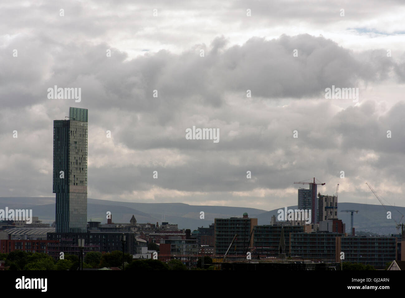 Manchester Skyline da Salford Quays guardando al centro della città Foto Stock
