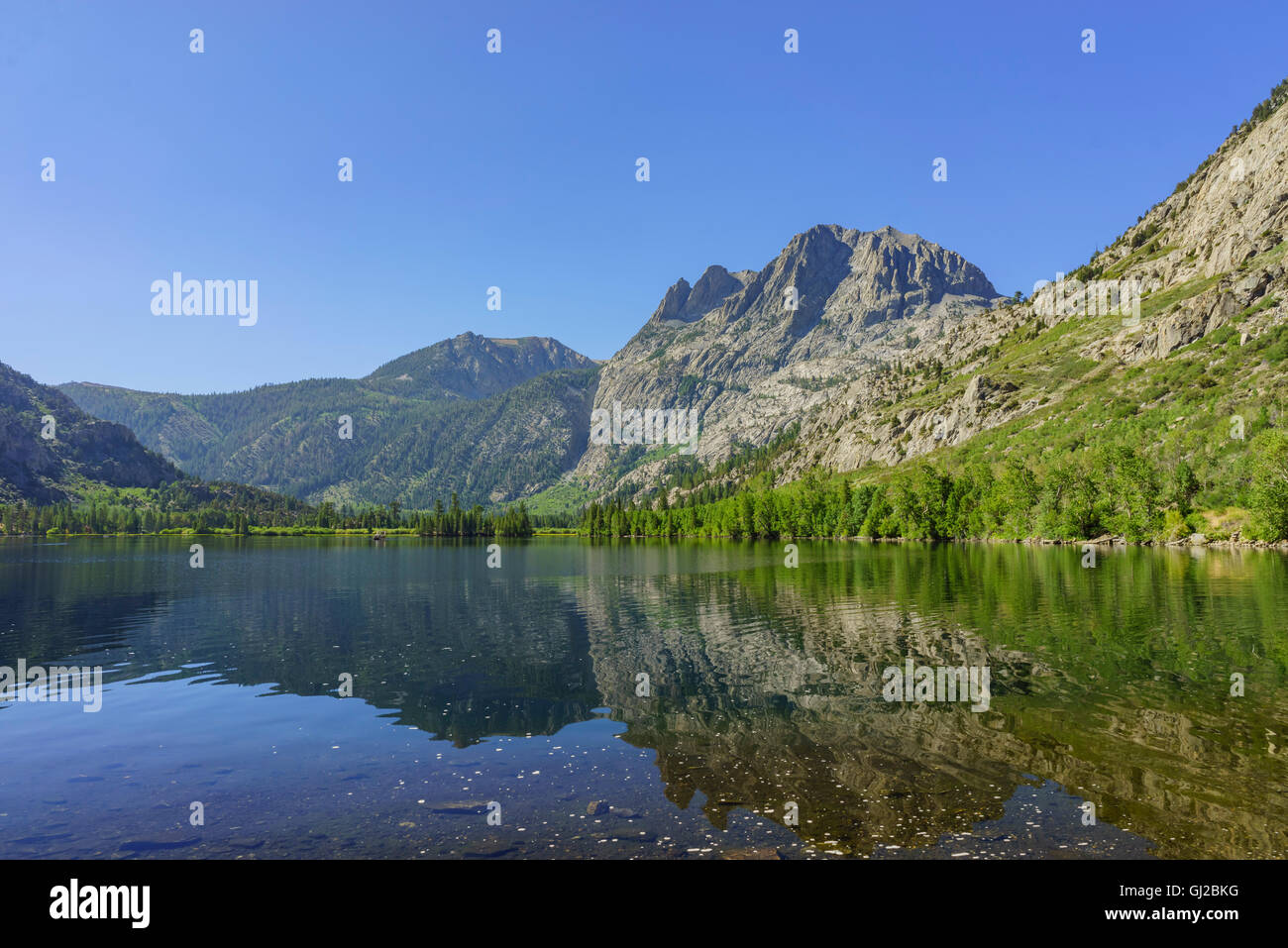 Il bellissimo lago di riflessione paesaggio del lago d'argento nel giugno del Lago di loop Foto Stock