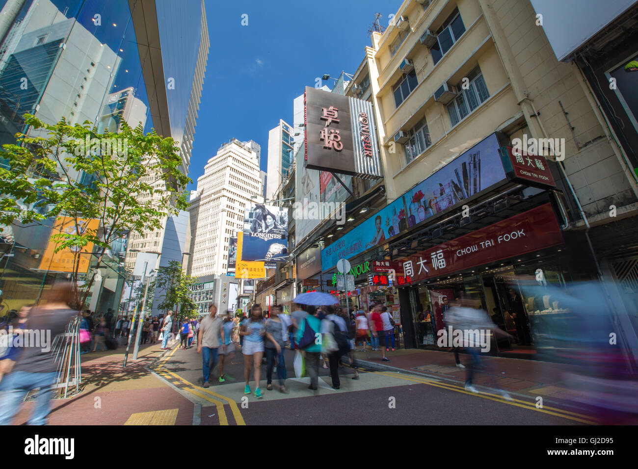 Hong Kong la strada affollata vista sul quartiere dello shopping Foto Stock