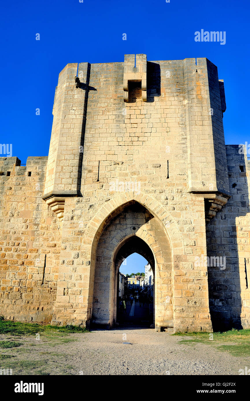 La bastionata di Aigues-Mortes medievale città murata in Camargue nel sud-est della Francia. Foto Stock