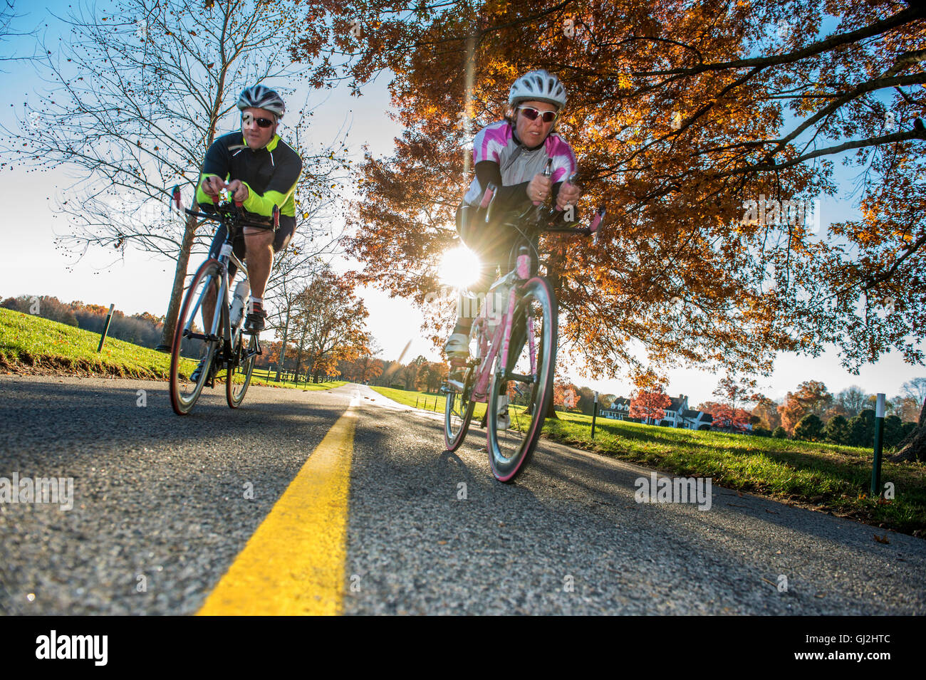 Angolo di visualizzazione dei ciclisti ciclismo su strada Foto Stock