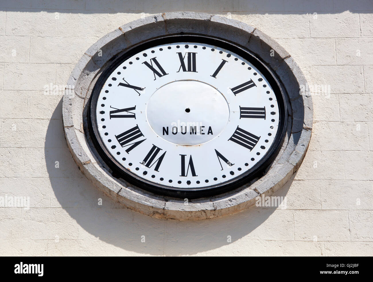 L'orologio rotto di San Giuseppe Cattedrale nella città di Noumea (Nuova Caledonia). Foto Stock