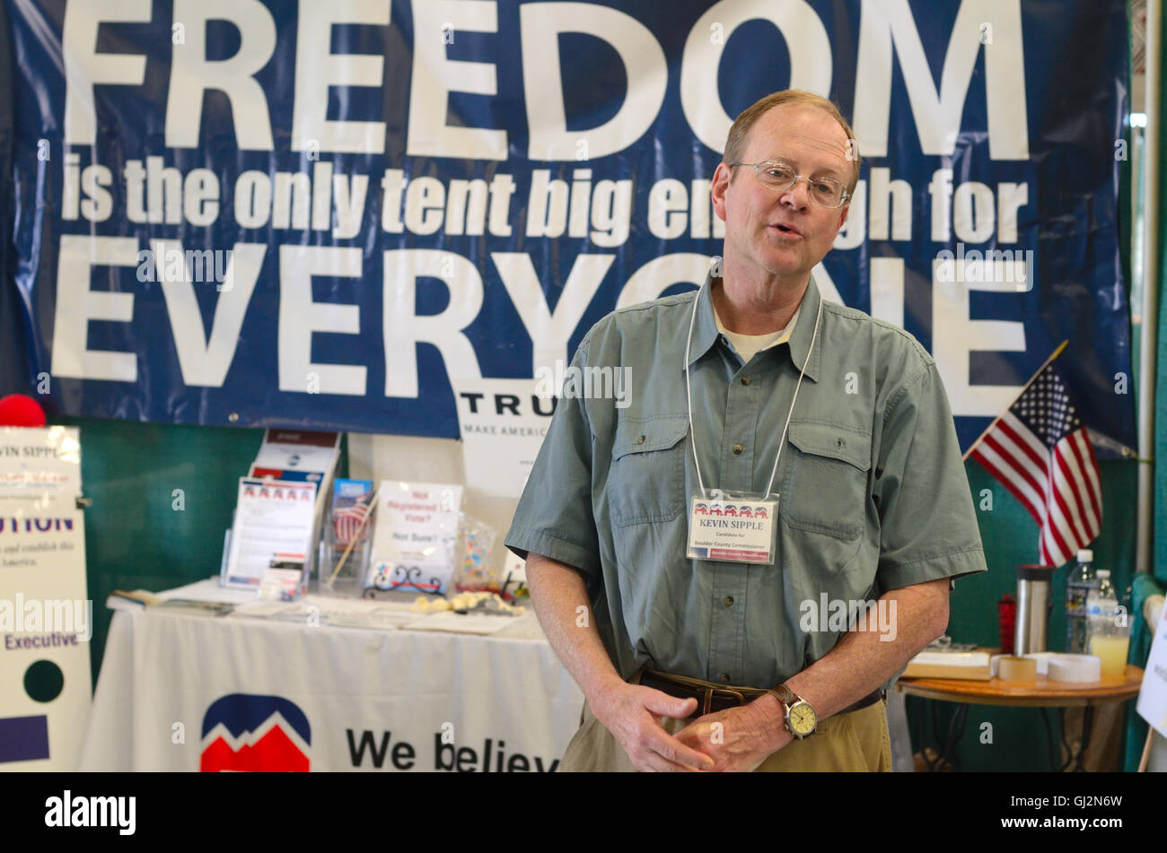 Infruttuoso della contea di Boulder collegio dei commissari candidato Kevin M. Sipple presso il Republican stand al Boulder County Fair Foto Stock