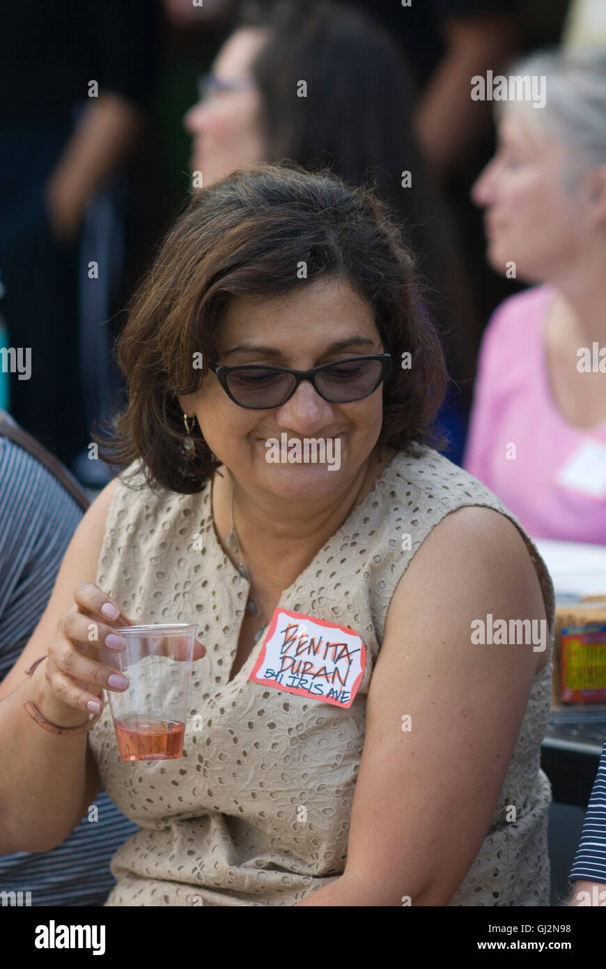 Benita Duran ad un picnic per discutere la riqualificazione del vecchio Boulder Community Ospedale a Broadway & Balsamo. Foto Stock