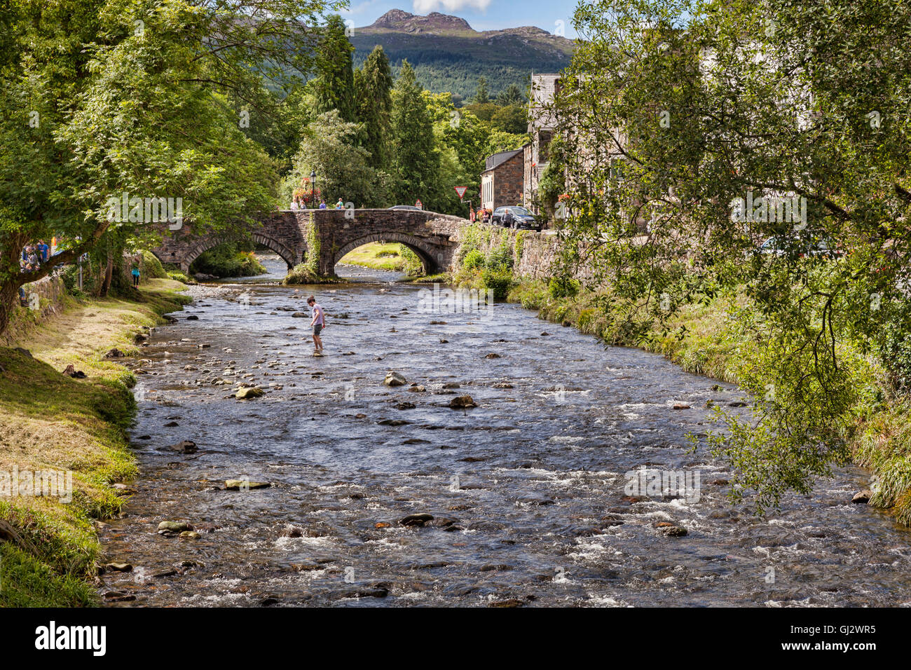 Il fiume Glaslyn a Beddgelert, Parco Nazionale di Snowdonia, Wales, Regno Unito Foto Stock