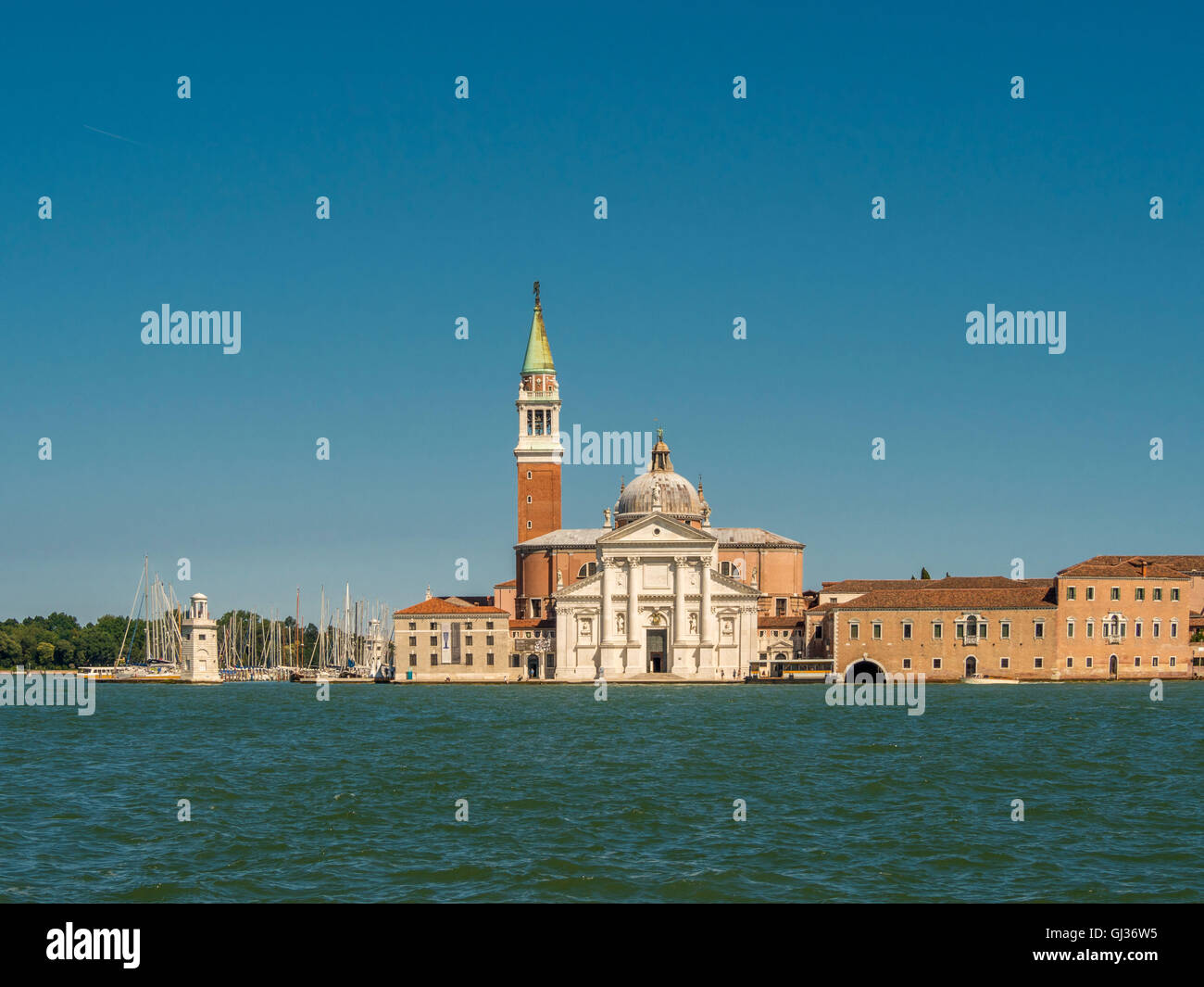 Bianco Marmo istriana la facciata della chiesa di San Giorgio Maggiore, lo stesso nome dell'isola, Venezia, Italia. Foto Stock