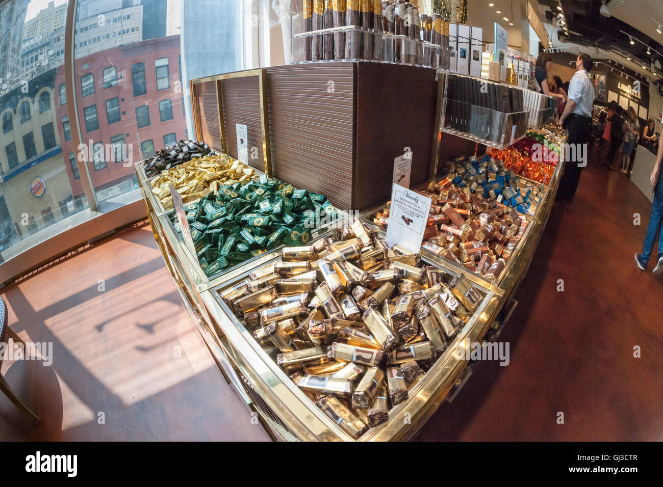 Caramelle italiano presso la grande apertura di Eataly nel Centro Cittadino di Manhattan a New York il giovedì 11 agosto, 2016. Situato in 4 World Trade Center emporio di tutti i prodotti alimentari italiani è la seconda food hall da Eataly a New York. Il tema del Lower Manhattan hall è il pane con pane internazionale essendo featured nonché italiano. (© Richard B. Levine) Foto Stock