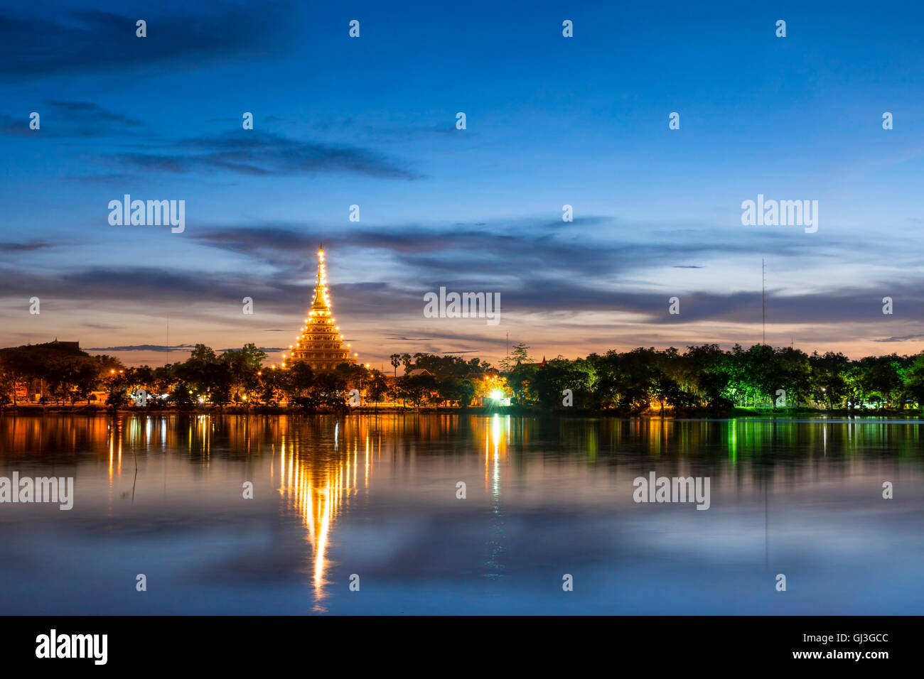 Paesaggio Phra Mahathat kaen nakhon tempio in Twilight Time Foto Stock