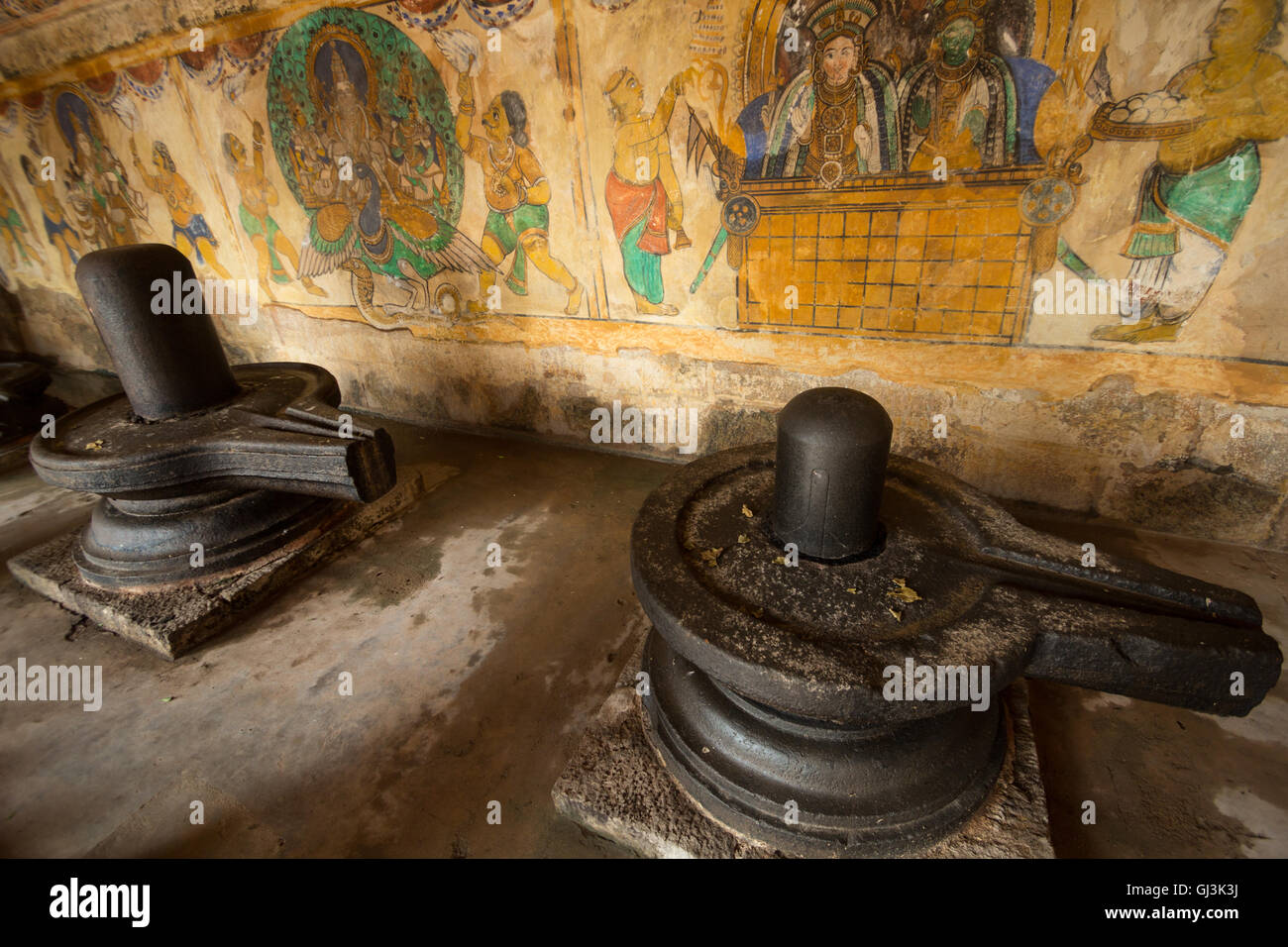 Shiva Linga e dipinti murali visto a Tanjavur Tempio Brihadeshwara,TamilNadu. India Foto Stock