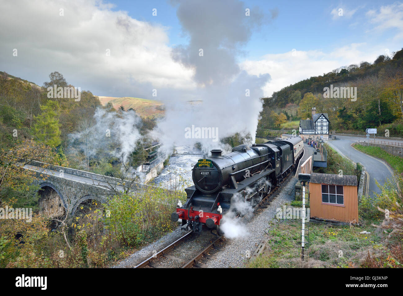 Il Revival Corwen treno a vapore a Berwyn stazione, Llangollen, in Llangollen linea Heritage, Galles del Nord, Regno Unito Foto Stock