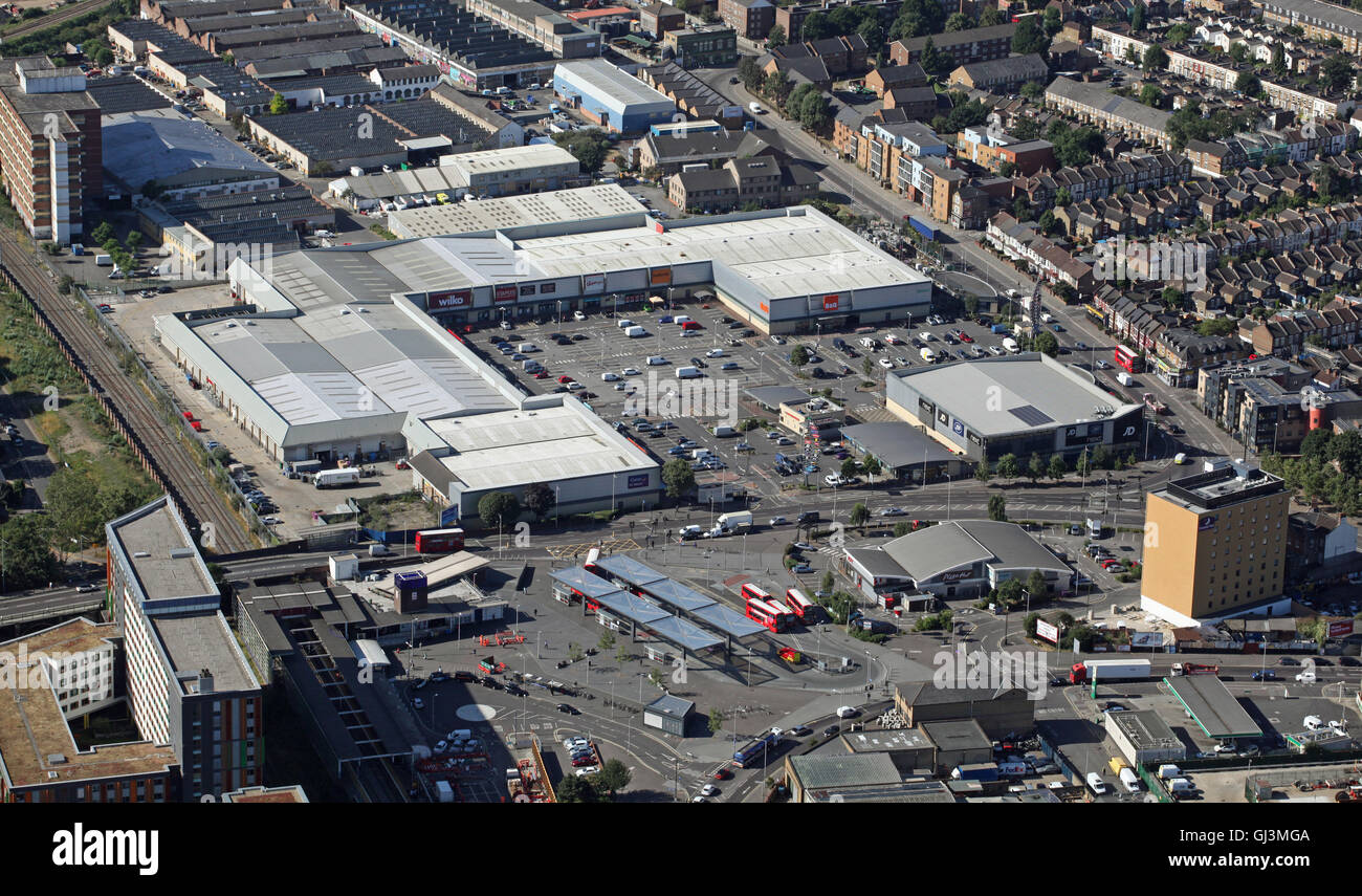 Vista aerea di Tottenham Hale Retail Park,treni & stazioni di autobus, London N15, Regno Unito Foto Stock